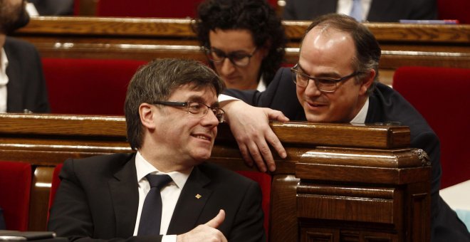 El presidente de la Generalitat, Carles Puigdemont, durante la sesión de control en el Parlament. EFE/Marta Pérez