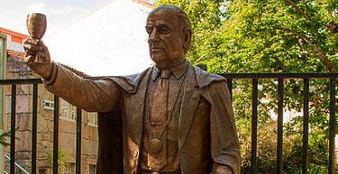 La estatua de Fraga en Cambados. PÚBLICO