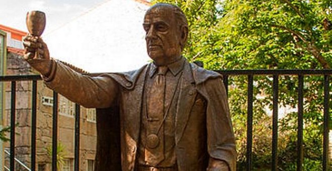 La estatua de Fraga en Cambados. PÚBLICO