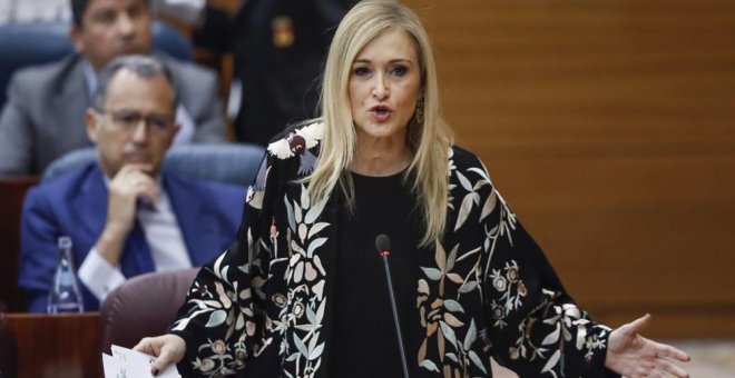 La presidenta regional, Cristina Cifuentes, durante una intervención en el Pleno de la Asamblea de Madrid. EFE/Emilio Naranjo