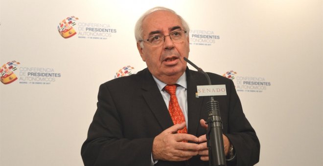 Vicente Alvarez Areces ofrece una rueda de prensa en el Senado. E.P.