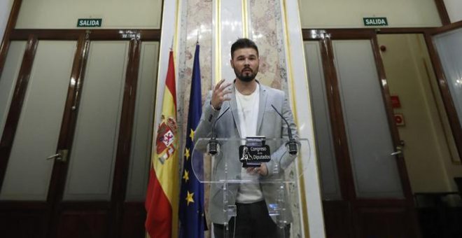 El portavoz de ERC en el Congreso, Gabriel Rufián,duran te su comparecencia ante los medios tras la sesión de control al Gobierno.EFE/Juan Carlos Hidalgo