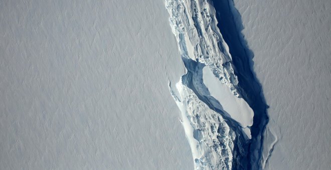 Vista aérea del desprendimiento del Larsen C /REUTERS/File Photo