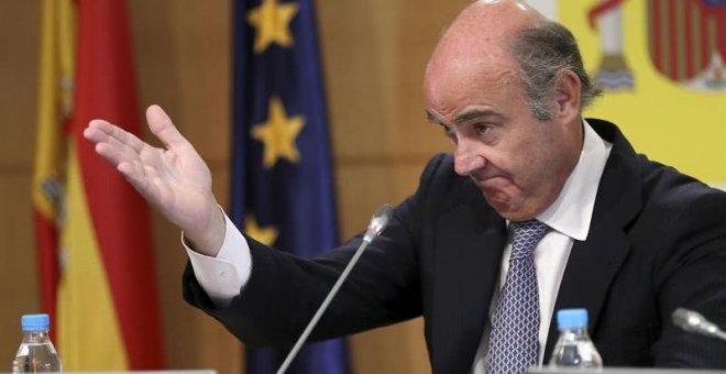 El ministro de Economía, Luis de Guindos, en rueda de prensa. | EFE