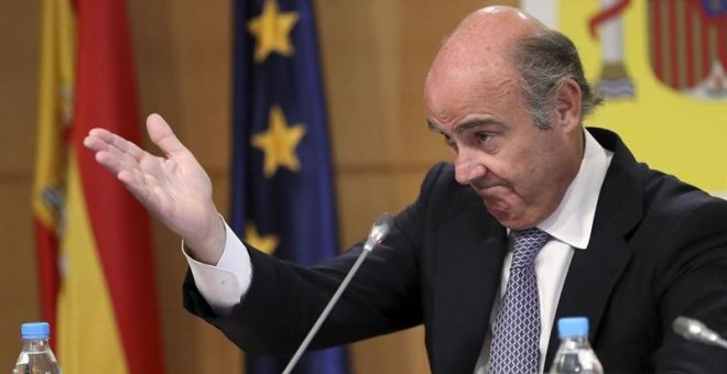 El ministro de Economía, Luis de Guindos, en rueda de prensa. | EFE