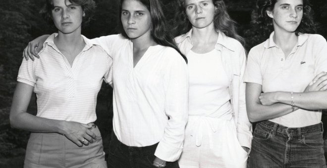 'The Brown sisters, New Canaan,  Connecticut' (1975).- NICHOLAS NIXON