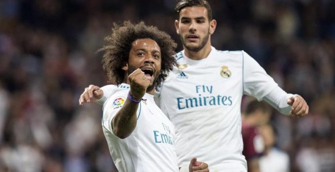 El defensa brasileño del Real Madrid Marcelo Vieira celebra su gol, tercero del equipo frente al Eibar. - EFE