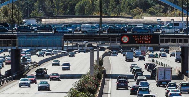 Atasco en la M-30 de Madrid. | EFE