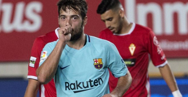 El delantero del F.C Barcelona José Manuel Arnáiz celebra su gol, tercero del equipo ante el Real Murcia. /EFE