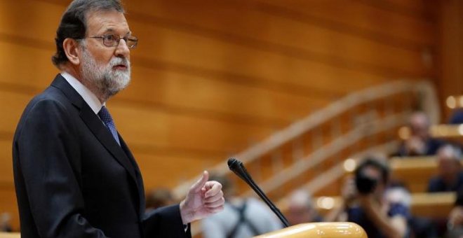 El presidente del Gobierno, Mariano Rajoy, durante su intervención en el pleno extraordinario del Senado convocado para aprobar las propuestas planteadas por el Gobierno. /EFE