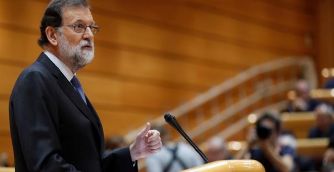 El presidente del Gobierno, Mariano Rajoy, durante su intervención en el pleno extraordinario del Senado convocado para aprobar las propuestas planteadas por el Gobierno. /EFE