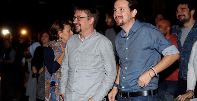 El secretario general de Podemos, Pablo Iglesias y el portavoz de En Comú Podem en el Congreso, Xavier Domenech en la jornada que organiza su formación 'Conectar España: plurinacionalidad, solidaridad, fraternidad' en el Teatro del Círculo de Bellas Artes
