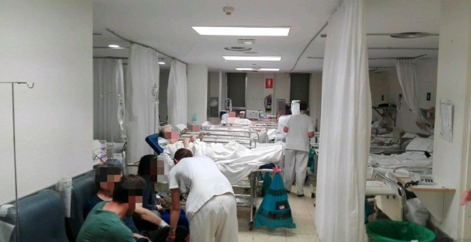 Una sala de urgencias del Hospital La Paz de Madrid publicada por los trabajadores. Denuncian que hay 19 pacientes donde sólo debería haber seis.-@Urgenciaslapaz