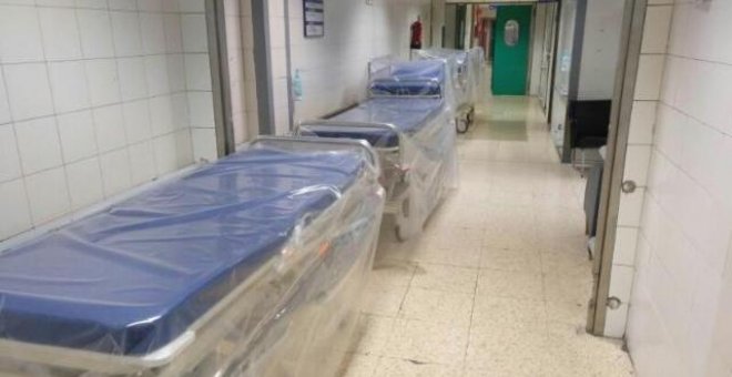 Imagen de las camillas del Hospital La Paz puestas a la venta en Wallapop.