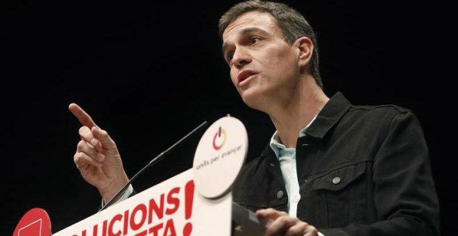 El secretario general de PSOE, Pedro Sánchez, durante su intervención este mediodía en el mitin electoral celebrado en Lleida, en la sexta jornada de campaña para las próximas elecciones del 21D. EFE/ Andreu Dalmau