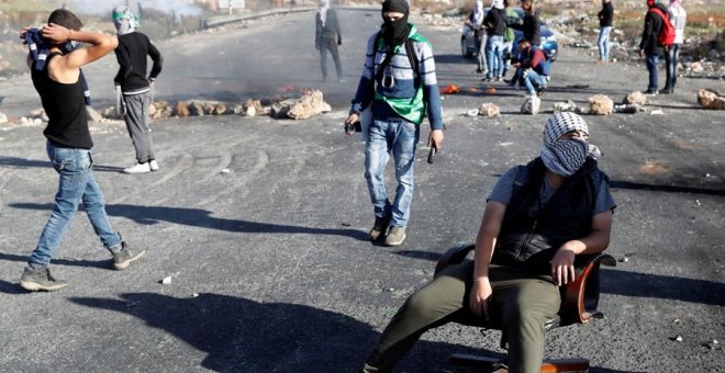Palestinos protestan en Ramala este domingo. REUTERS/Goran Tomasevic