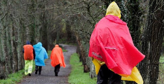 El viento tendrá bajo aviso a 49 provincias de todo el país. | ELISEO TRIGO (EFE)