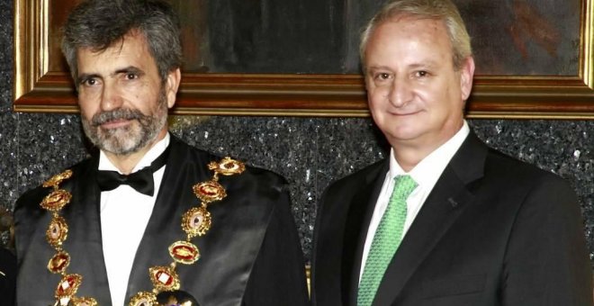 El magistrado Fernando Román, en su etapa de secretario de Estado de Justicia, con el presidente del CGPJ, Carlos Lesmes. EFE