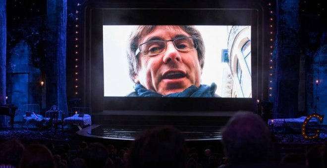 El expresident Carles Puigdemont en videoconferencia en la gala de los X Premios Gaudí, que concede la Academia del Cine Catalán. | MARTA PÉREZ (EFE)