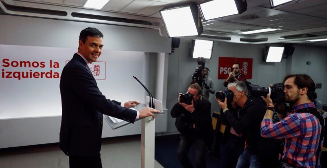 El Secretario General del PSOE Pedro Sánchez, durante la rueda de prensa en la sede del partido en Madrid, EFE/Emilio Naranjo