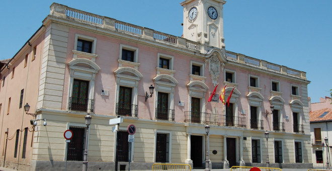 Fachada principal del Ayuntamiento de Alcalá de Henares (Madrid).