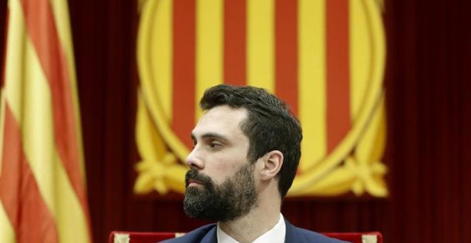 El presidente del Parlament, Roger Torrent, durante el pleno de la cámara catalana. | ANDREU DALMAU (EFE)