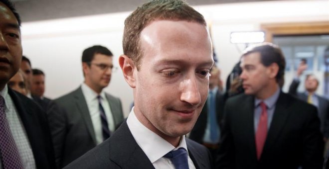 Mark Zuckerberg, en el Conrgeso de EEUU. EFE/SHAWN THEW