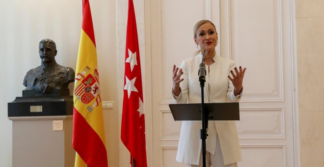 La presidenta de la Comunidad de Madrid, Cristina Cifuentes, durante su comparecencia para anunciar su dimisión, en la sede de la Presidencia, en la madrileña Puerta del Sol.. REUTERS/Susana Vera