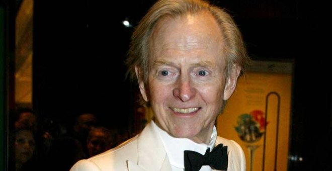 Tom Wolfe, con su icónico traje blanco, en una imagen de 2005. | REUTERS