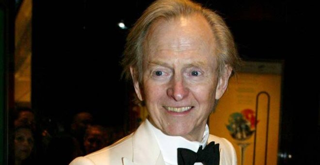 Tom Wolfe, con su icónico traje blanco, en una imagen de 2005. | REUTERS