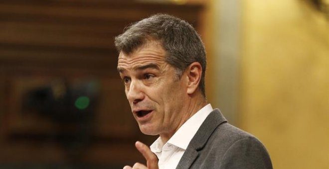 El diputado de Ciudadanos, Toni Cantó, durante su intervención en el Pleno del Congreso de los Diputados, esta tarde en Madrid. EFE/JP Gandul