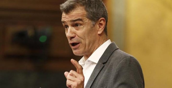 El diputado de Ciudadanos, Toni Cantó, durante su intervención en el Pleno del Congreso de los Diputados, esta tarde en Madrid. EFE/JP Gandul