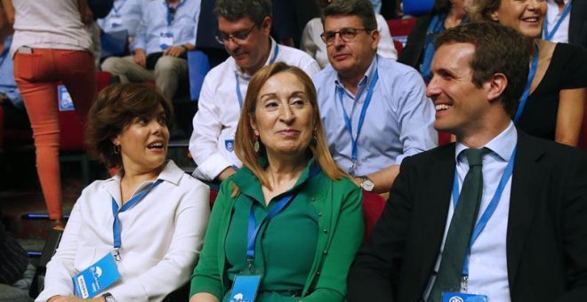 20/07/2018.- Los candidatos a presidir el Partido Popular Soraya Sáez de Santamaría (i), Pablo Casado, acompañados de la presidenta del Congreso de los Diputados Ana Pastor, durante el incio de la celebración del Congreso Nacional del Partido Popular, que