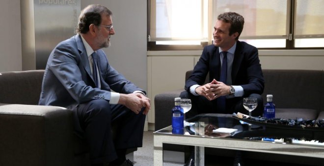 El presidente del PP, Pablo Casado, y su predecesor, Mariano Rajoy, en la reunión mantenida el lunes 23 de julio en la sede de la calle Génova. PP