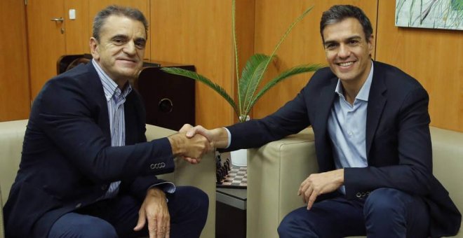 El líder del PSOE, Pedro Sánchez, con el secretario general del PSM, José Manuel Franco. EFE/Mariscal