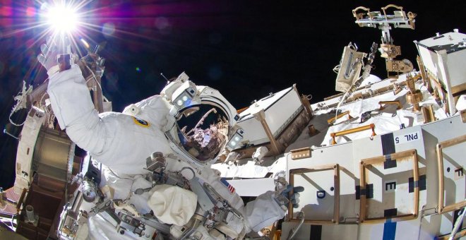 : La astronauta Sunita Williams en un paseo espacial en 2012. - NASA