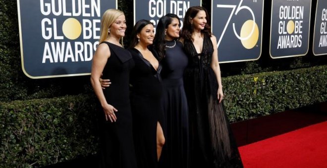 Foto de archivo. Entrega 75 de los Globos de Oro. De izquierda a derecha, las actrices Reese Witherspoon, Eva Longoria, Salma Hayek, Ashley Judd.- REUTERS