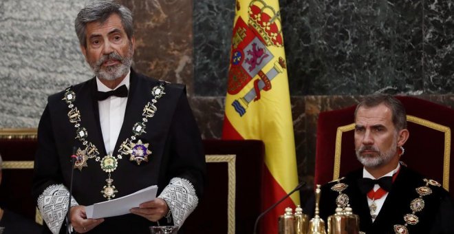 El presidente del Consejo General del Poder Judicial (CGPJ), Carlos Lesmes, junto al rey Felipe VI, en la apertura del año judicial. EFE/Mariscal