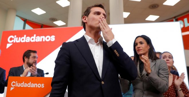 El hasta ahora líder de Ciudadanos, Albert Rivera, tras su comparecencia para anunciar su dimisión tras los malos resultados en las elecciones del 10-N. REUTERS/Susana Vera