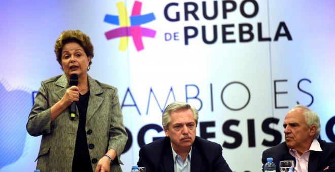 Referentes de la izquierda latinoamericana como la expresidenta brasileña Dilma Rousseff (i), el presidente electo de Argentina, Alberto Fernández (c) y el expresidente colombiano Ernesto Samper participan este sábado en Buenos Aires de la segunda reunión