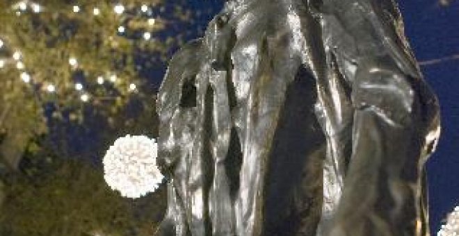 La obra el "Jacques de Wissant" (1888), del escultor francés Auguste Rodin, expuesta junto a otras seis esculturas del mismo artista en el paseo del Borne de la capital balear.