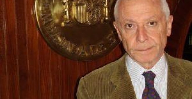 Ignacio Rupérez admite que sólo abandona la embajada cuando es imprescindible. a. pampliega