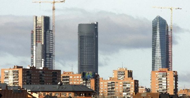 Vista general de Madrid que muestra tres de los rascacielos del Complejo Madrid Arena, (de izda. a dech.) laTorre Repsol, la Torre Sacyr y la Torre Cristal.