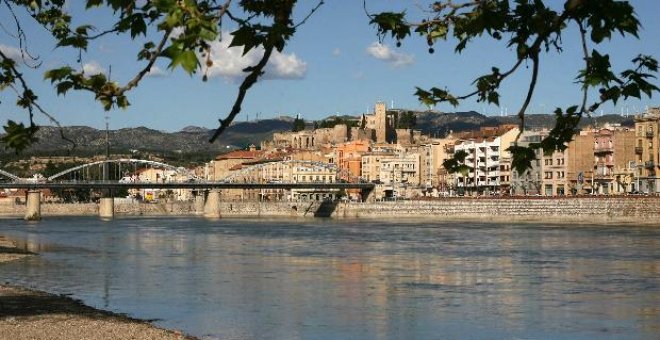 El río Ebro por la localidad de Tortosa.