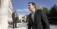 El líder del opositor partido SYRIZA, Alexis Tsipras (dcha), a su llegada al Parlamento en Atenas (Grecia). /EFE