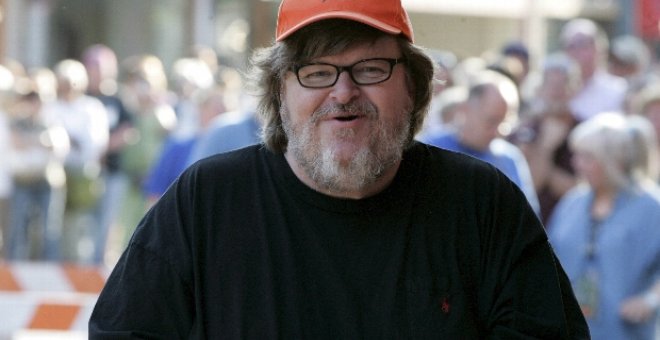 El realizador de cine Michael Moore a su llegada el 2 de agosto pasado al Festival de Cine de Ciudad Traverse que se realiza en el Teatro Estatal de esta ciudad en Michigan (EE.UU.).