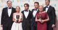 El elenco de 'Boyhood' posa con sus tres premios Bafta. /EFE
