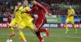 El delantero de la selección española de fútbol, Álvaro Morata (d), lucha el balón con Evgeny Khacheridi.- EFE