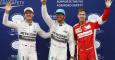 Nico Rosberg and Lewis Hamilton, pilotos de Mercedes, con Sebastian Vettel, Ferrari, tras la clasificación del Gran Premio de Malasia./ Reuters- Olivia Harris Livepic