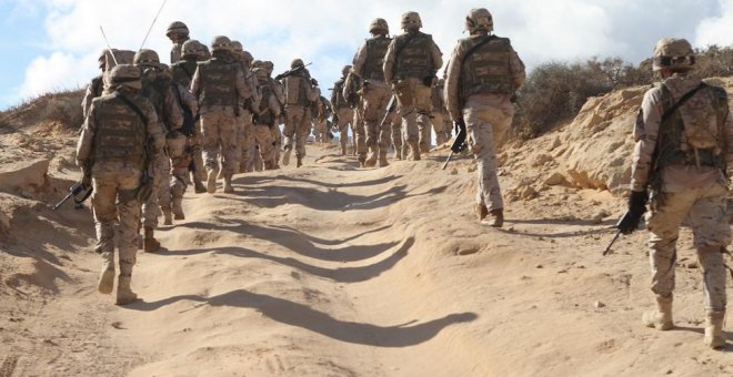 Soldados del Ejército de Tierra en patrulla de reconocimiento. EJÉRCITO DE TIERRA